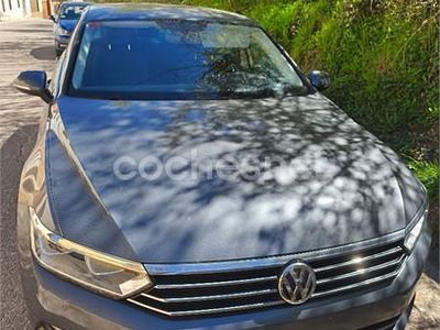 Usado VW Passat Edition 150 CV (110 kW) 2017 Gris / plata Berlina