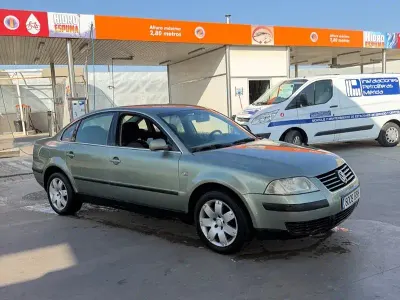 Usado VW Passat Comfortline 100 CV (73 kW) 2003 Verde Berlina