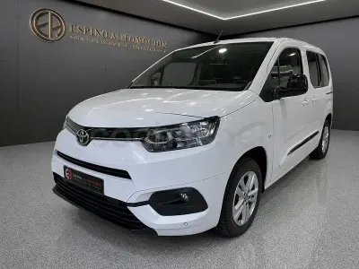 Usado Toyota Proace Verso Advance 131 CV (96 kW) 2023 Blanco Familiar