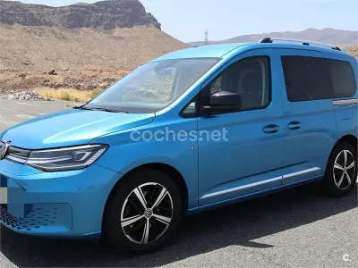 Usado VW Caddy 122 CV (89 kW) 2021 Azul Monovolumen