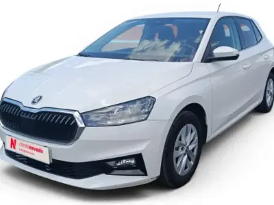 Usado Skoda Fabia Selection 95 CV (69 kW) 2024 Blanco Utilitario