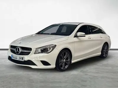 Usado Mercedes CLA180 Shooting Brake 122 CV (89 kW) 2015 Blanco Familiar