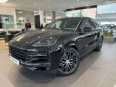 Usado Porsche Cayenne E-Hybrid 470 CV (345 kW) 2025 Negro SUV