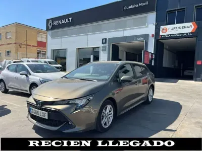 Usado Toyota Corolla Business Edition 122 CV (89 kW) 2022 Beige Familiar