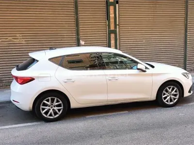 Usado Seat Leon Style 115 CV (84 kW) 2022 Blanco Berlina