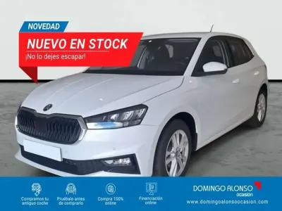 Usado Skoda Fabia Selection 116 CV (85 kW) 2025 Blanco Utilitario