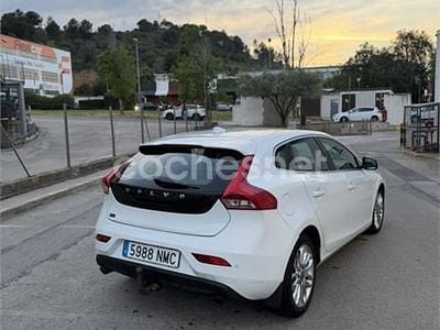 Usado Volvo V40 R-Design Kinetic 190 HP (139 kW) 2014 Branco Sedan