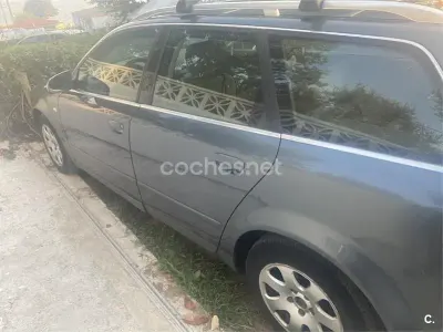 Usado Audi A4 115 CV (84 kW) 2002 Gris / plata Familiar