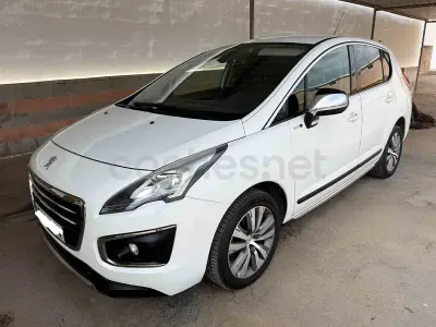 Usado Peugeot 3008 Style 120 CV (88 kW) 2014 Blanco Familiar
