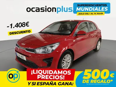 Usado Kia Rio 84 CV (61 kW) 2022 Rojo Berlina