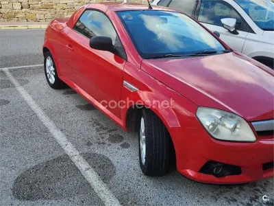 Usado Opel Tigra Enjoy 70 CV (51 kW) 2006 Rojo Descapotable