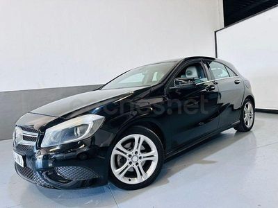 Begagnad Mercedes A180 Urban 122 HK (89 kW) 2014 Svart Sedan