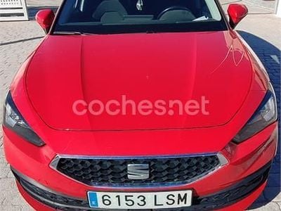 Usado Seat Leon Reference 110 CV (80 kW) 2021 Rosa Berlina