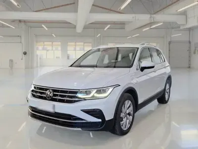 Käytetty VW Tiguan Life 245 HP (180 kW) 2022 Valkoinen Katumaasturi