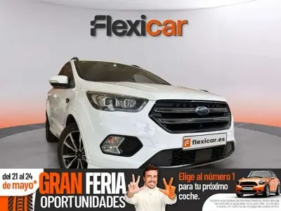 Usado Ford Kuga ST-Line 182 CV (133 kW) 2018 Blanco SUV
