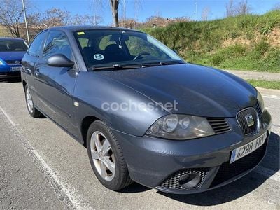 Usado Seat Ibiza 100 CV (73 kW) 2007 Gris / plata Utilitario