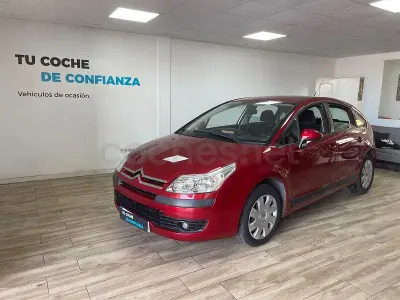 Usado Citroën C4 110 CV (80 kW) 2007 Granate Berlina