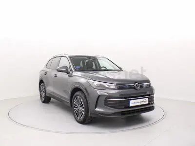 Usado VW Tiguan Life 204 CV (150 kW) 2024 Gris / plata SUV