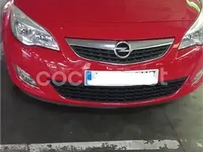 Usado Opel Astra Enjoy 100 HP (73 kW) 2010 Vermelho Sedan