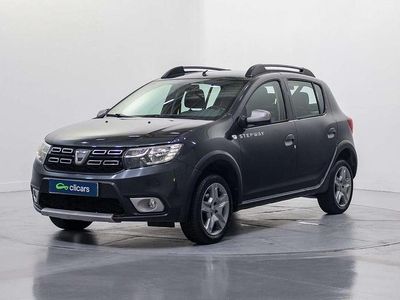 Usado Dacia Sandero Essentiel 75 CV (55 kW) 2019 Gris Utilitario