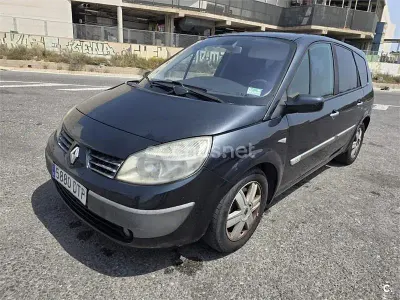 Usado Renault Scénic II Dynamique 130 CV (95 kW) 2005 Gris / plata Monovolumen