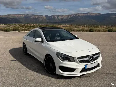 Usado Mercedes CLA220 AMG line 170 CV (125 kW) 2015 Blanco Berlina