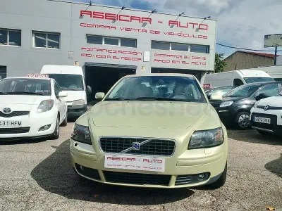 Usado Volvo S40 Momentum 136 CV (100 kW) 2007 Verde Berlina