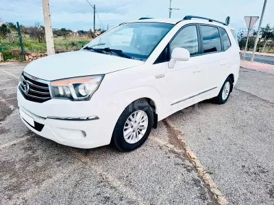 Usado SsangYong Rodius Limited 155 CV (114 kW) 2014 Blanco Monovolumen