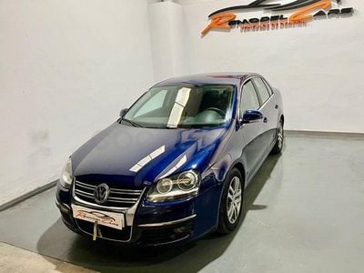 Usado VW Jetta Highline 105 CV (77 kW) 2010 Azul Berlina