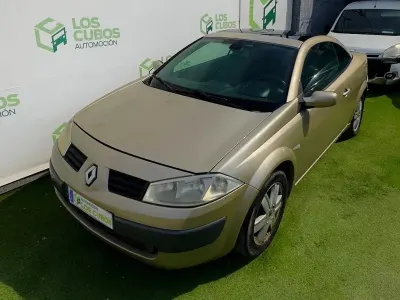 Usado Renault Mégane Dynamique 130 CV (95 kW) 2005 Marrón