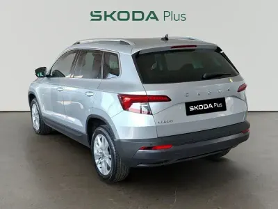Usado Skoda Karoq Ambition 115 CV (84 kW) 2021 Gris plata SUV