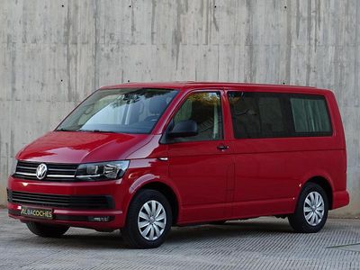 Usado VW Multivan Trendline 102 CV (75 kW) 2017 Rojo Van