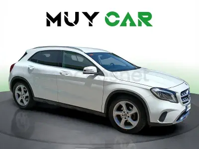Usado Mercedes GLA180 122 CV (89 kW) 2019 Blanco SUV