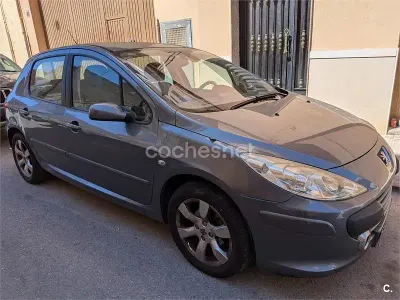 Usado Peugeot 307 110 CV (80 kW) 2007 Gris / plata Berlina