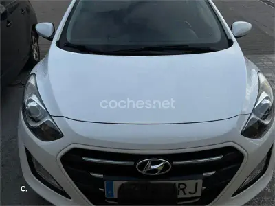 Usado Hyundai i30 100 CV (73 kW) 2016 Negro Berlina