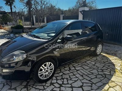 Usado Fiat Punto Easy 69 CV (50 kW) 2015 Negro Utilitario