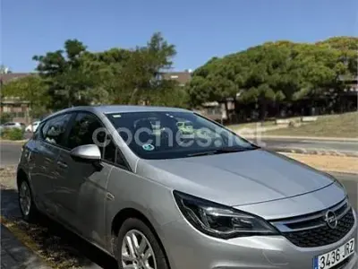 Usado Opel Astra Dynamic 110 CV (80 kW) 2016 Gris / plata Berlina