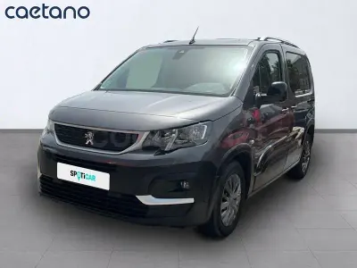 Usado Peugeot Rifter Style 100 CV (73 kW) 2021 Gris / plata Monovolumen