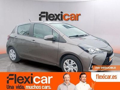 Usado Toyota Yaris Hybrid Active 100 CV (73 kW) 2019 Gris