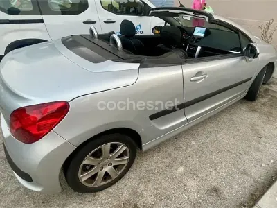Usado Peugeot 207 CC 120 CV (88 kW) 2008 Gris / plata Descapotable
