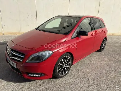 Usado Mercedes B180 109 CV (80 kW) 2014 Rojo Utilitario