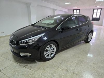 Używany Kia Ceed 90 KM (66 kW) 2014 Czarny Hatchback