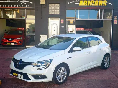 Usado Renault Mégane IV LIMITED 95 CV (69 kW) 2019 Blanco Berlina