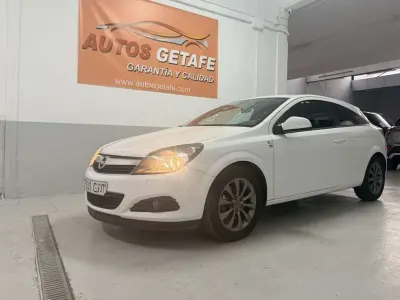 Usado Opel Astra 110 CV (80 kW) 2010 Blanco Coupe