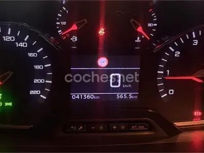 Usado Peugeot Rifter GT 130 CV (95 kW) 2023 Gris / plata Monovolumen