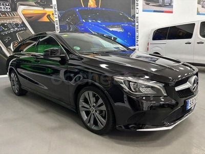 Usado Mercedes CLA220 Shooting Brake 190 CV (139 kW) 2019 Negro Familiar