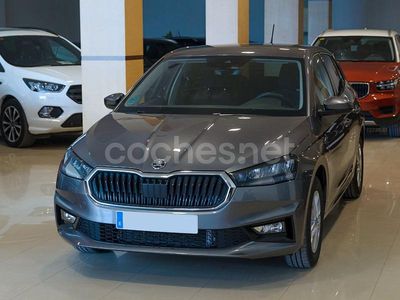 Gris / plata Usado 2025 Skoda Fabia Selection Berlina | 18.890 € (Precio justo)