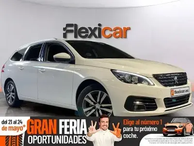 Usado Peugeot 308 SW Style 130 CV (95 kW) 2021 Blanco Familiar