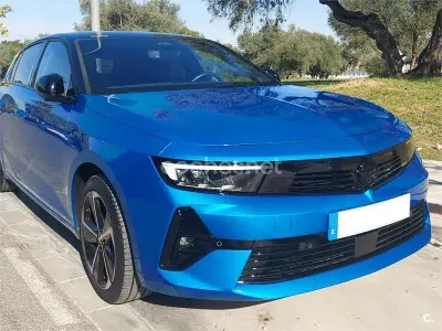 Usado Opel Astra 130 CV (95 kW) 2024 Azul Utilitario