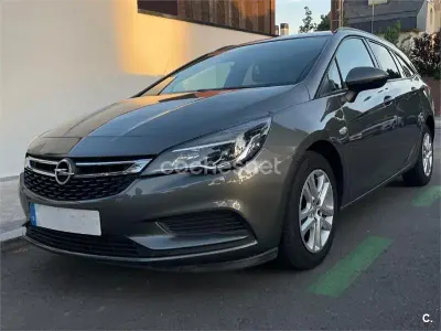 Usado Opel Astra Selective 110 CV (80 kW) 2017 Gris / plata Familiar